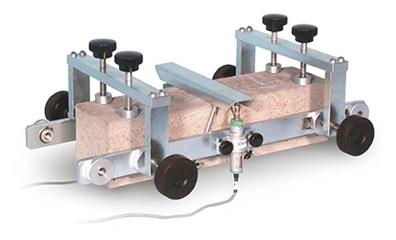 Deflection measuring device